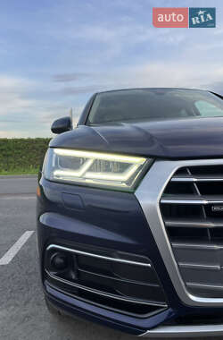 Внедорожник / Кроссовер Audi Q5 2017 в 