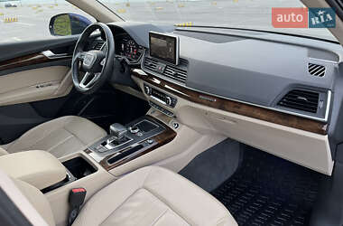 Внедорожник / Кроссовер Audi Q5 2017 в 