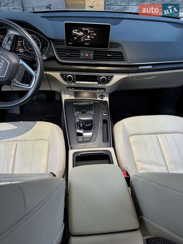 Внедорожник / Кроссовер Audi Q5 2017 в Луцке