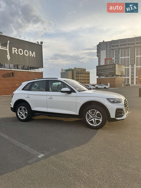 Позашляховик / Кросовер Audi Q5 2021 в Києві