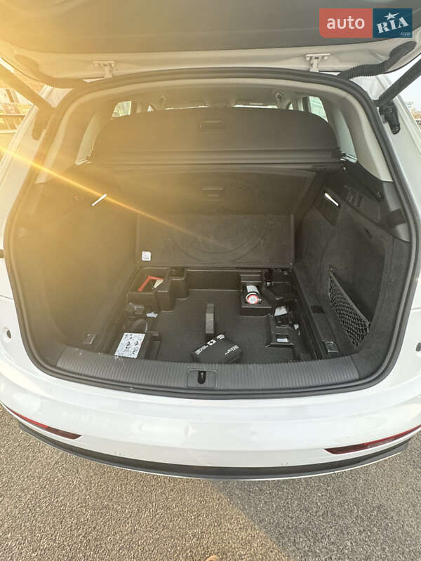 Позашляховик / Кросовер Audi Q5 2021 в Києві