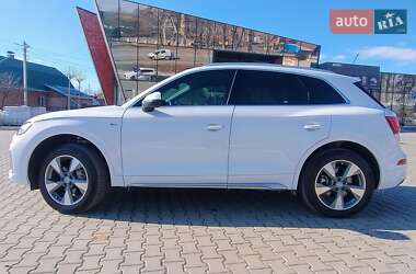 Внедорожник / Кроссовер Audi Q5 2021 в 