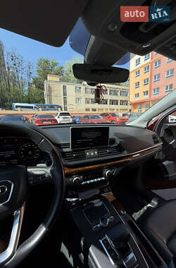 Внедорожник / Кроссовер Audi Q5 2017 в 