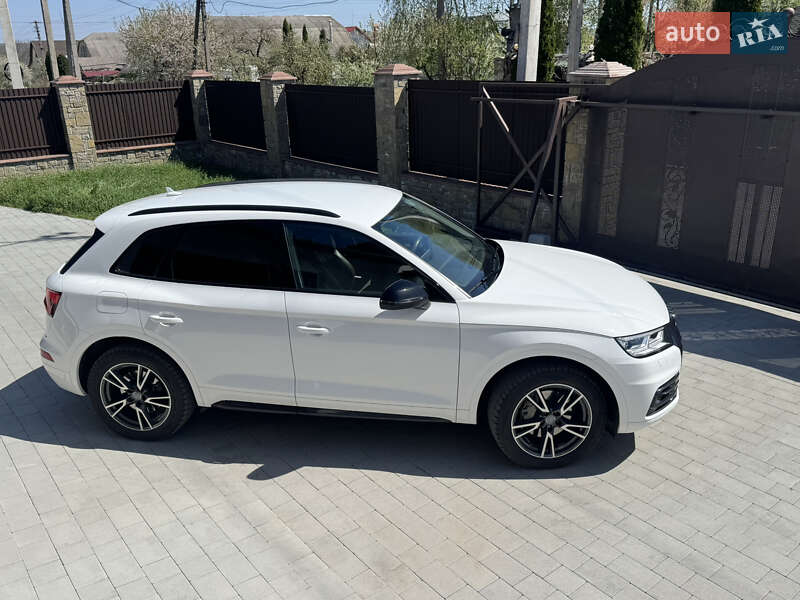 Внедорожник / Кроссовер Audi Q5 2019 в Каменец-Подольском