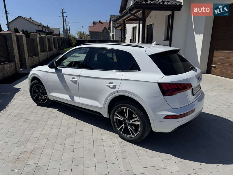 Внедорожник / Кроссовер Audi Q5 2019 в Каменец-Подольском