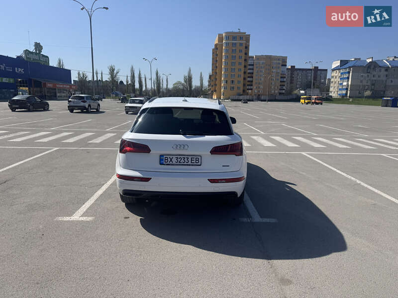 Внедорожник / Кроссовер Audi Q5 2019 в Каменец-Подольском