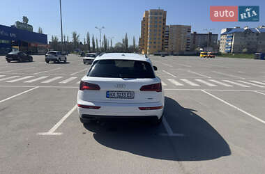 Позашляховик / Кросовер Audi Q5 2019 в 