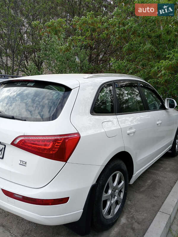 Внедорожник / Кроссовер Audi Q5 2010 в Южноукраинске