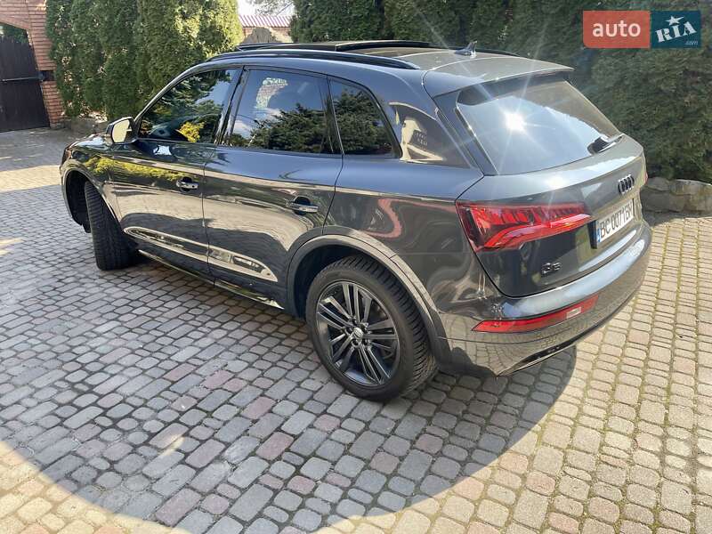 Позашляховик / Кросовер Audi Q5 2017 в Львові