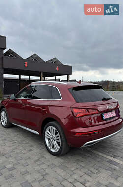 Внедорожник / Кроссовер Audi Q5 2018 в 