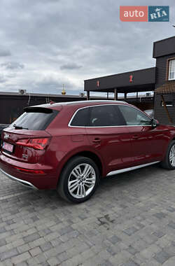 Внедорожник / Кроссовер Audi Q5 2018 в 