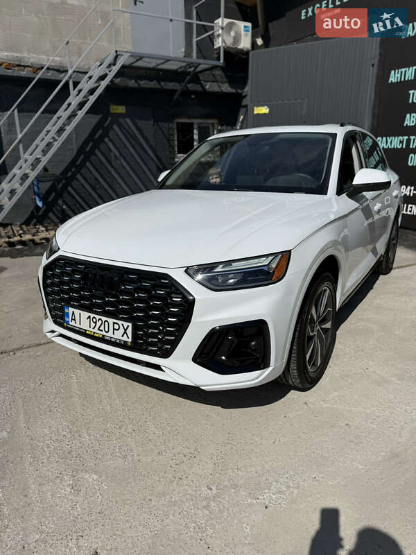 Позашляховик / Кросовер Audi Q5 2022 в 