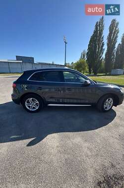 Внедорожник / Кроссовер Audi Q5 2018 в Александрие