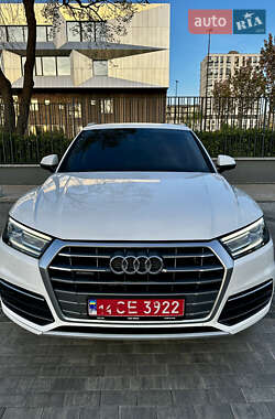 Внедорожник / Кроссовер Audi Q5 2018 в 