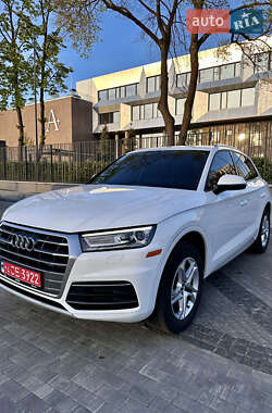 Внедорожник / Кроссовер Audi Q5 2018 в 
