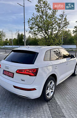 Внедорожник / Кроссовер Audi Q5 2018 в 