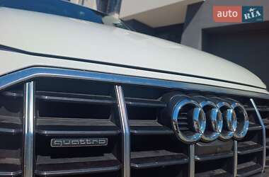 Позашляховик / Кросовер Audi Q5 2020 в 