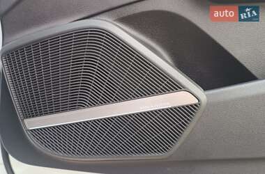 Позашляховик / Кросовер Audi Q5 2020 в 
