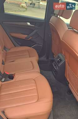 Позашляховик / Кросовер Audi Q5 2020 в 