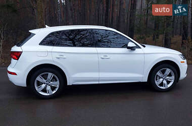 Внедорожник / Кроссовер Audi Q5 2017 в 
