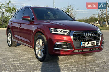 Позашляховик / Кросовер Audi Q5 2018 в 