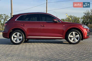 Позашляховик / Кросовер Audi Q5 2018 в 