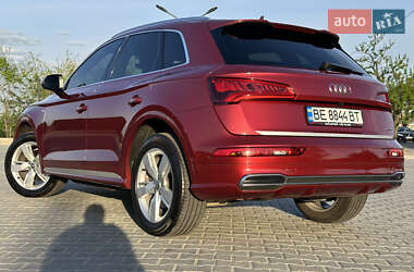 Позашляховик / Кросовер Audi Q5 2018 в 