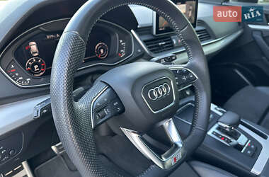 Позашляховик / Кросовер Audi Q5 2018 в 