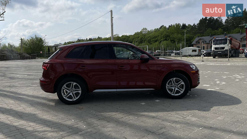 Позашляховик / Кросовер Audi Q5 2017 в Львові