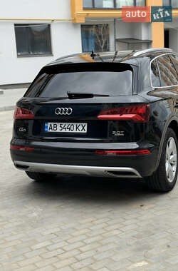 Внедорожник / Кроссовер Audi Q5 2017 в 