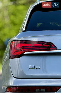 Внедорожник / Кроссовер Audi Q5 2021 в 