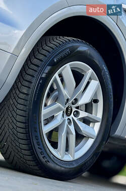 Внедорожник / Кроссовер Audi Q5 2021 в 
