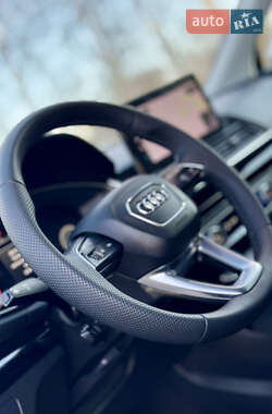 Внедорожник / Кроссовер Audi Q5 2021 в 
