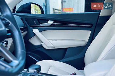 Внедорожник / Кроссовер Audi Q5 2018 в 