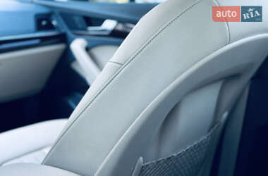 Внедорожник / Кроссовер Audi Q5 2018 в 