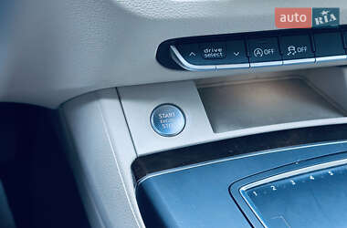 Внедорожник / Кроссовер Audi Q5 2018 в 