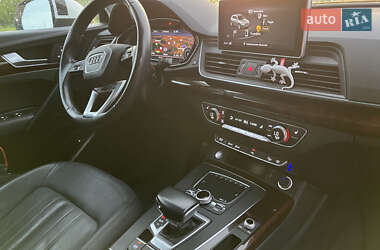 Позашляховик / Кросовер Audi Q5 2018 в 