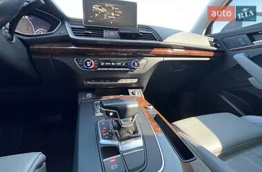 Внедорожник / Кроссовер Audi Q5 2017 в 