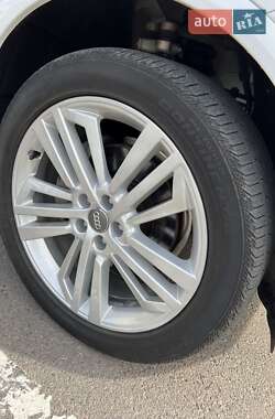 Позашляховик / Кросовер Audi Q5 2019 в 