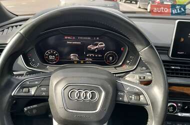 Позашляховик / Кросовер Audi Q5 2019 в 