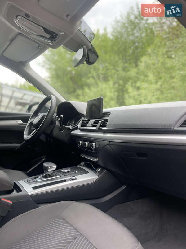 Внедорожник / Кроссовер Audi Q5 2020 в Киеве