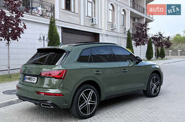 Позашляховик / Кросовер Audi Q5 2021 в 
