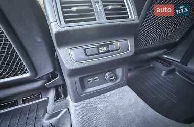Позашляховик / Кросовер Audi Q5 2021 в 