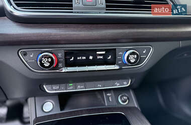 Позашляховик / Кросовер Audi Q5 2021 в 