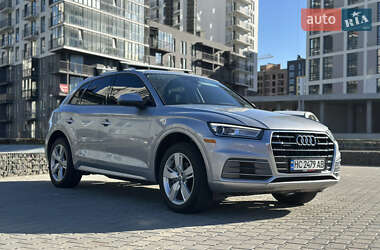 Внедорожник / Кроссовер Audi Q5 2017 в 