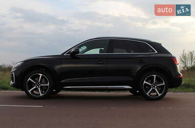 Позашляховик / Кросовер Audi Q5 2021 в 