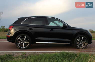 Позашляховик / Кросовер Audi Q5 2021 в 