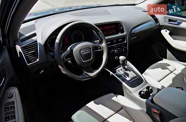 Внедорожник / Кроссовер Audi Q5 2009 в 