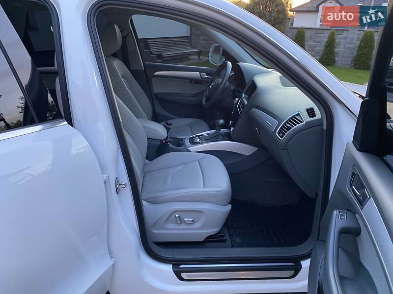 Позашляховик / Кросовер Audi Q5 2015 в Рівному