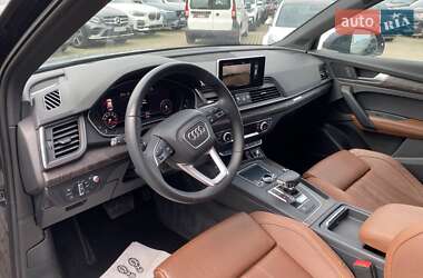 Внедорожник / Кроссовер Audi Q5 2018 в 